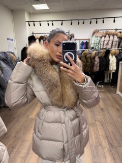 Женский пуховик светлый кофе с мехом лисы и капюшоном 75 см