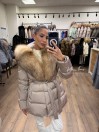 Женский пуховик светлый кофе с мехом лисы и капюшоном 70 см