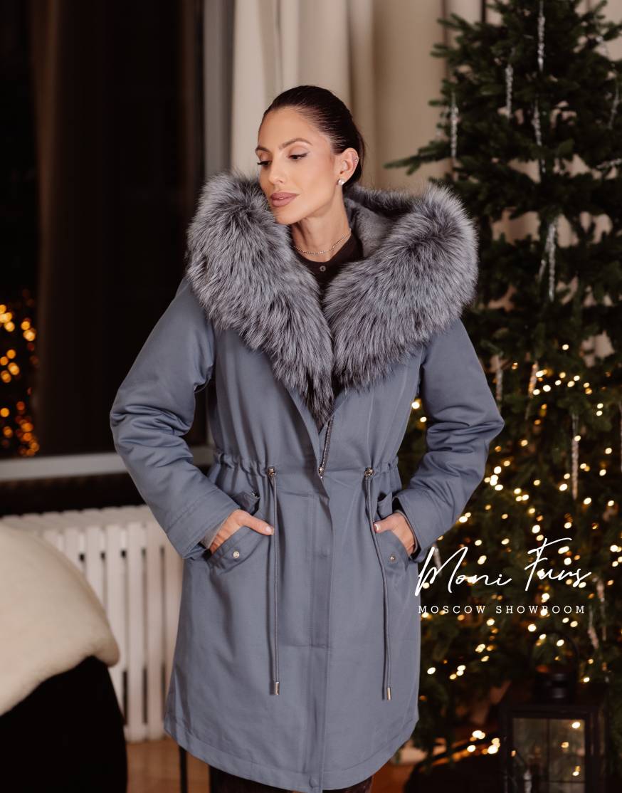 Парка синяя с мехом чернобурой лисы и капюшоном 90 см