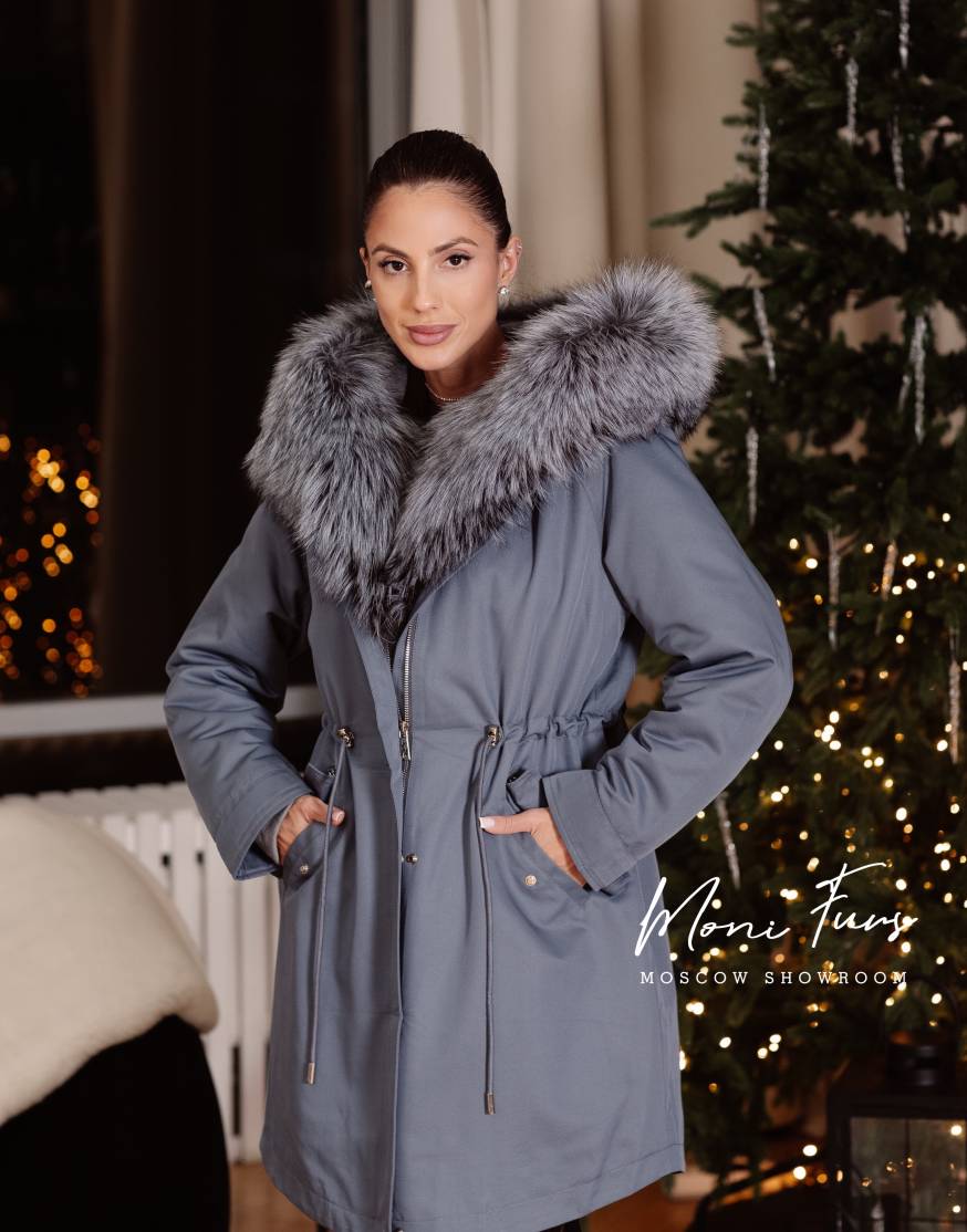 Парка синяя с мехом чернобурой лисы и капюшоном 90 см