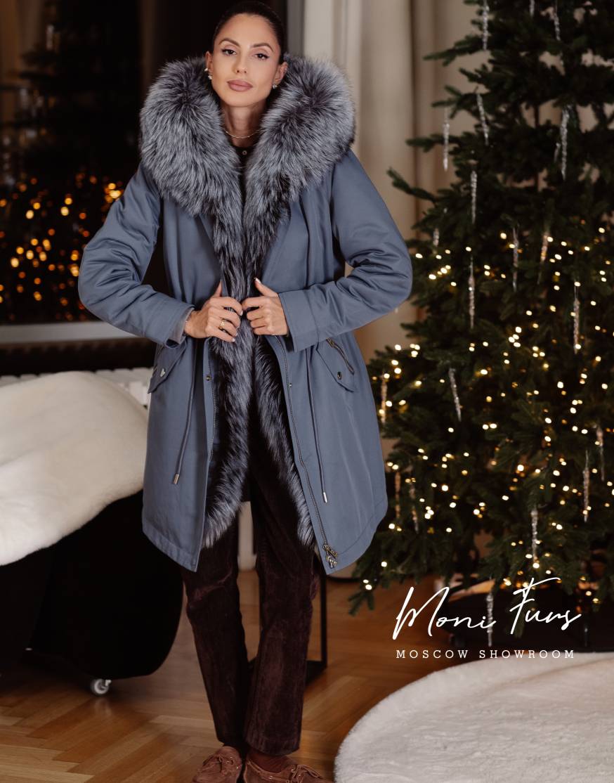 Парка синяя с мехом чернобурой лисы и капюшоном 90 см