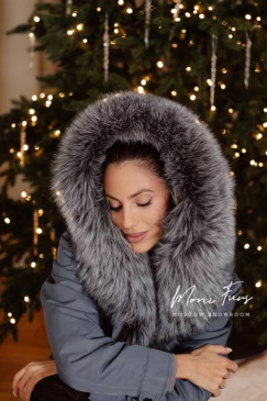 Парка синяя с мехом чернобурой лисы и капюшоном 70 см.