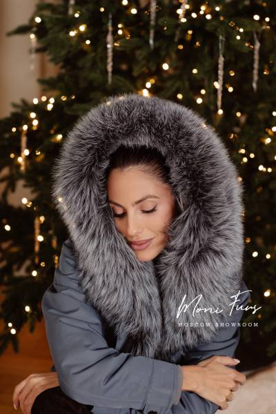 Парка синяя с мехом чернобурой лисы и капюшоном 70 см.